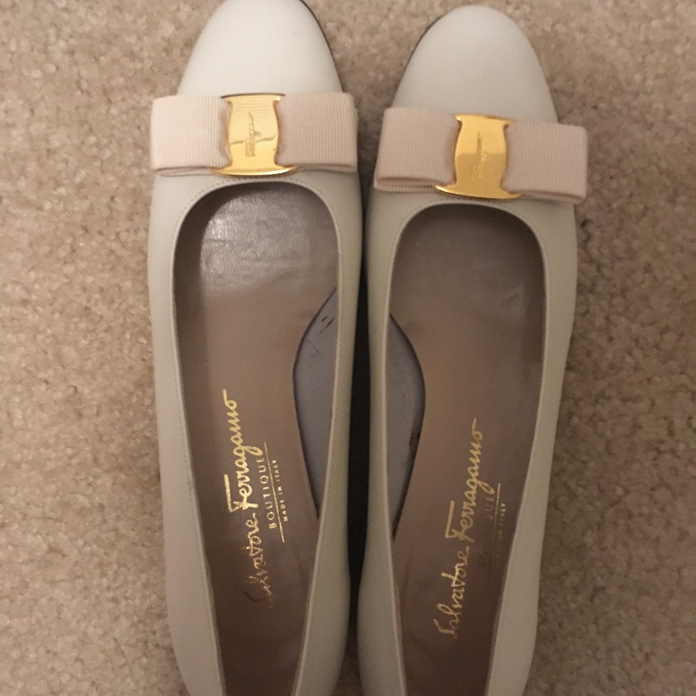 Salvatore Ferragamo Cream Heels with Gold Accent